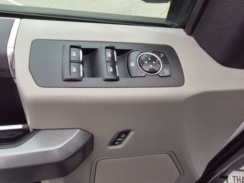 Used 2016 Ford F150 XLT AWD/4WD image 15