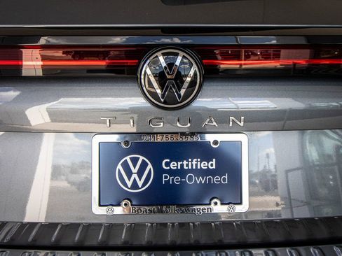 Certified 2025 Volkswagen Tiguan SE image 18