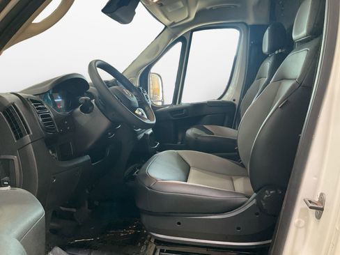 Used 2025 RAM ProMaster 2500 w/ Convenience Group FWD image 9