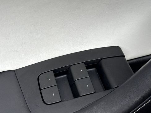 Used 2022 Tesla Model Y Long Range image 13