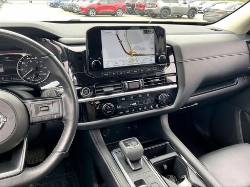 Used 2024 Nissan Pathfinder SL AWD/4WD image 18
