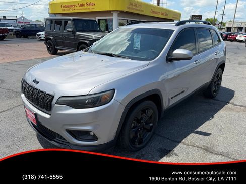 Used 2019 Jeep Cherokee Latitude Plus FWD image 1