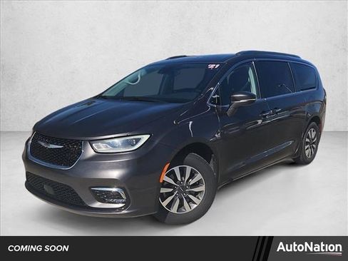 Used 2021 Chrysler Pacifica Touring-L image 1