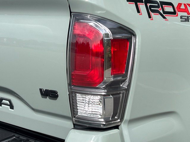 Used 2022 Toyota Tacoma TRD Sport w/ TRD Premium Sport Package AWD/4WD image 16