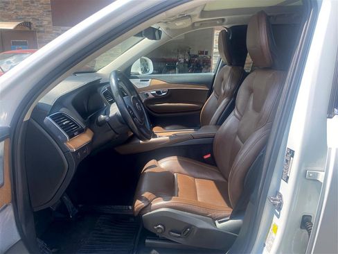 Used 2019 Volvo XC90 T6 Inscription w/ Luxury Package image 9