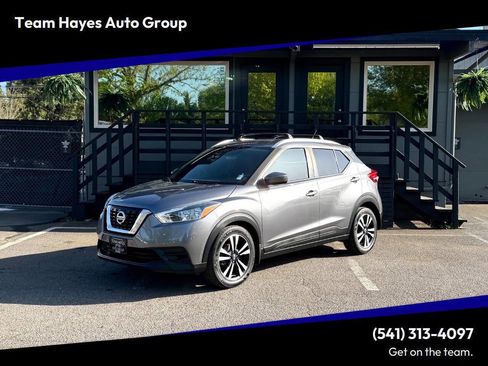 Used 2018 Nissan Kicks SV FWD image 1