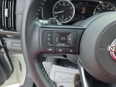 Used 2024 Nissan Pathfinder SV FWD image 17