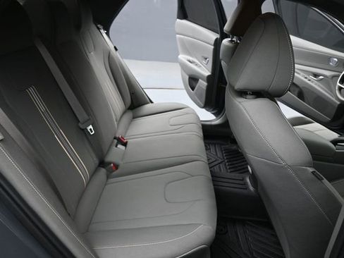 Used 2025 Hyundai Elantra Sport image 14