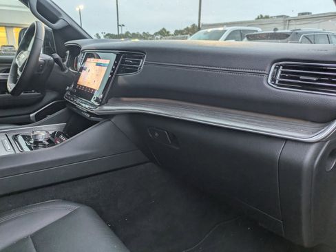 Used 2024 Jeep Wagoneer Series II image 29