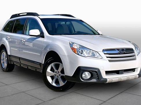 Used 2013 Subaru Outback 2.5i Limited AWD/4WD image 3