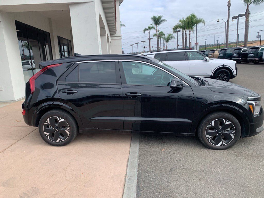 Certified 2024 Kia Niro Wind FWD image 5