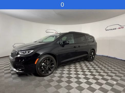 Used 2025 Chrysler Pacifica Limited FWD image 5