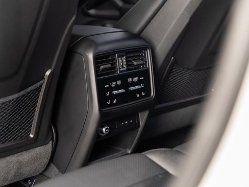 Certified 2025 Porsche Cayenne GTS AWD/4WD image 39