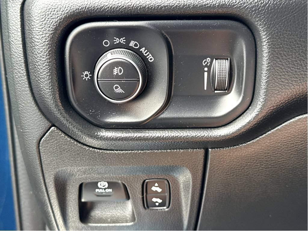 Used 2022 RAM 1500 Big Horn AWD/4WD image 12