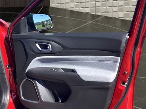 Certified 2025 Jeep Compass Sport image 14