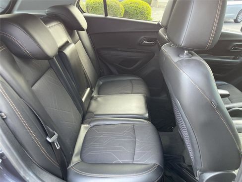 Used 2018 Chevrolet Trax LT w/ LT Convenience Package FWD image 31
