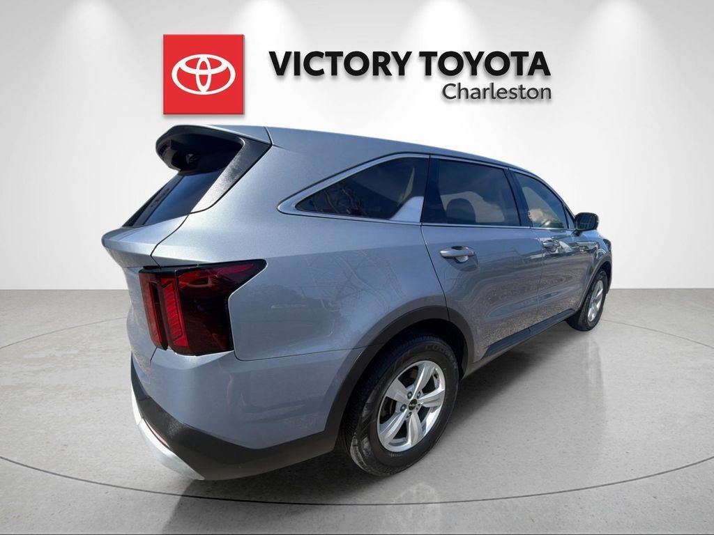 Used 2024 Kia Sorento LX FWD image 7