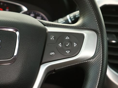 Used 2023 GMC Acadia SLE image 13