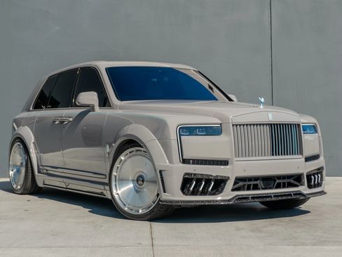 Used 2025 Rolls-Royce Cullinan Black Badge AWD/4WD image 5