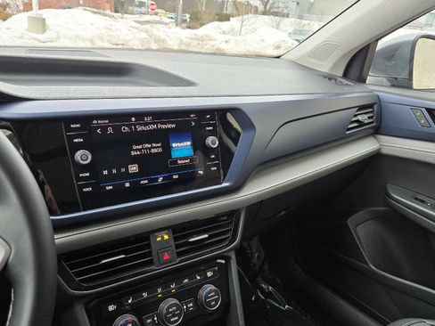 Used 2024 Volkswagen Taos SE image 32