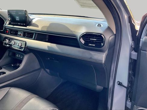 Used 2025 Honda Pilot Touring image 19
