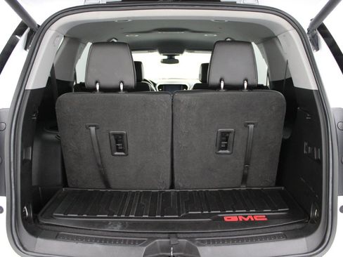 Used 2022 GMC Acadia SLT w/ LPO, Floor Liner Package FWD image 10