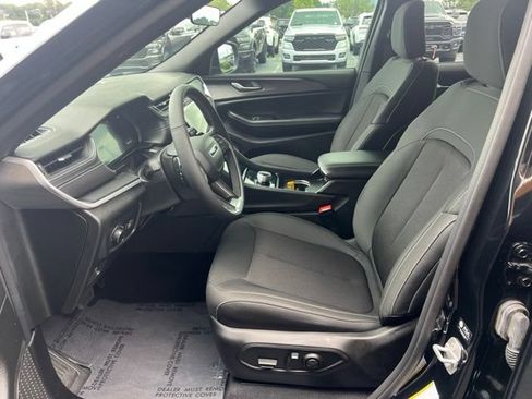 Used 2025 Jeep Grand Cherokee Laredo X w/ Luxury Tech Group I AWD/4WD image 7
