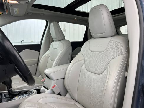 Used 2019 Jeep Cherokee Limited AWD/4WD image 26