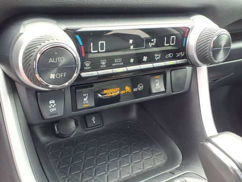 Used 2021 Toyota RAV4 XLE Premium AWD/4WD image 20
