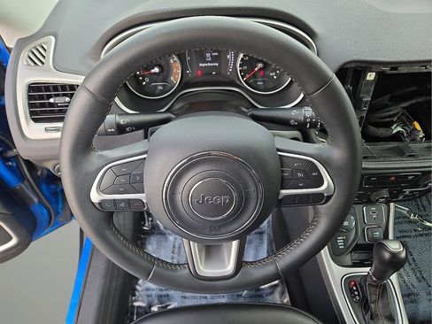 Used 2019 Jeep Compass Latitude image 18