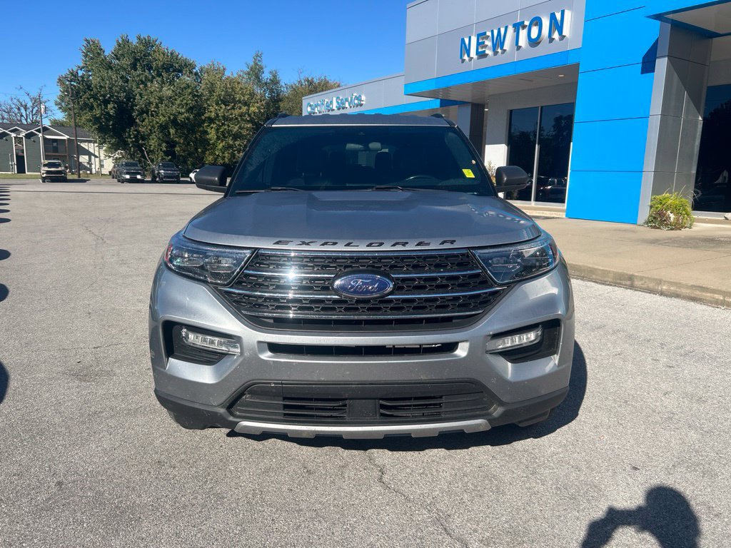 Used 2020 Ford Explorer XLT w/ Equipment Group 202A AWD/4WD image 2