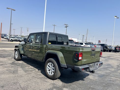 Used 2023 Jeep Gladiator Sport AWD/4WD image 3