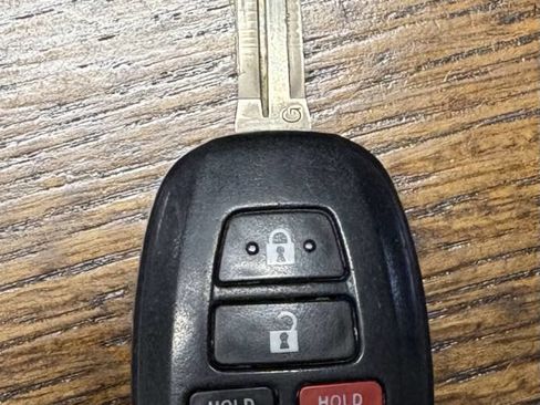 Used 2012 Toyota Camry LE image 14