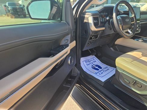Used 2024 Ford Expedition XLT RWD image 6