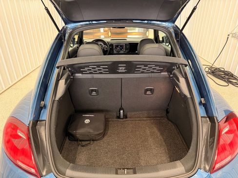 Used 2018 Volkswagen Beetle S image 12