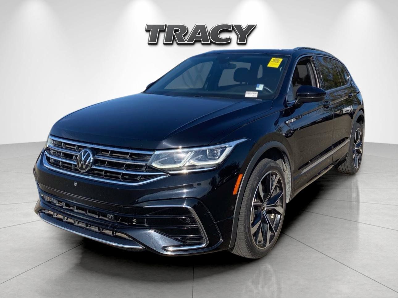 Used 2024 Volkswagen Tiguan SEL R-Line AWD/4WD image 2