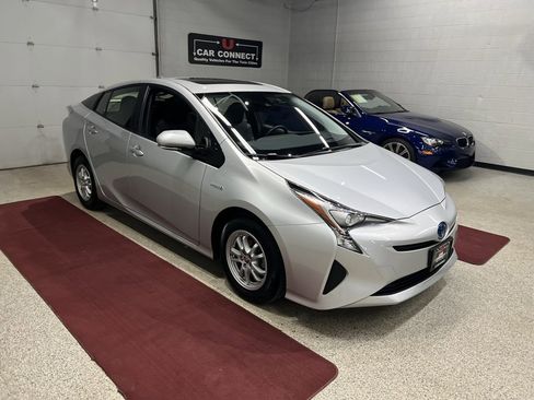 Used 2017 Toyota Prius Four image 8