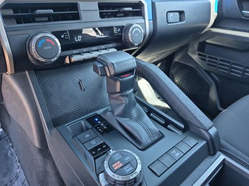 Certified 2025 Toyota Tacoma TRD Off-Road AWD/4WD image 12