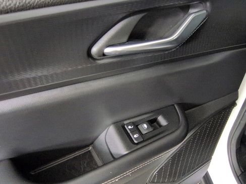Certified 2025 Jeep Grand Cherokee Altitude AWD/4WD image 32