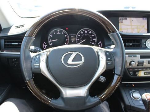 Used 2015 Lexus ES 350 w/ Premium Package FWD image 17