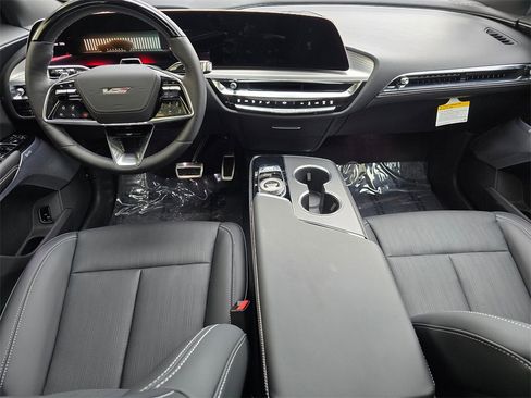New 2026 Cadillac Lyriq V image 18