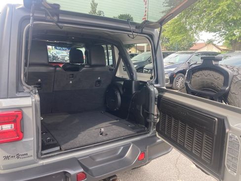 Used 2020 Jeep Wrangler Unlimited Rubicon w/ Dual Top Group AWD/4WD image 9
