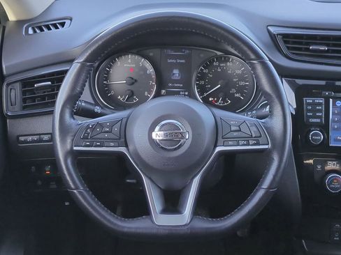 Used 2017 Nissan Rogue SV w/ Sun & Sound Touring Package image 24