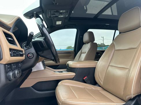 Used 2021 Chevrolet Suburban Premier w/ Premium Package AWD/4WD image 9
