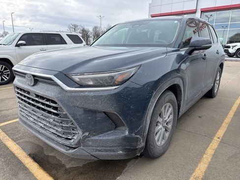 Used 2024 Toyota Grand Highlander XLE image 1