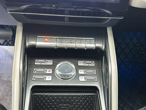 Used 2024 Lincoln Nautilus Reserve image 22