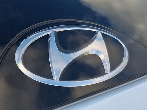 Used 2023 Hyundai Tucson Limited image 32