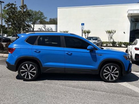 Used 2022 Volkswagen Taos SE image 2