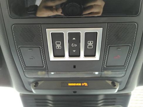 Used 2023 Land Rover Discovery S AWD/4WD image 59