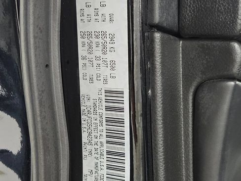 Used 2017 Jeep Grand Cherokee Overland AWD/4WD image 27